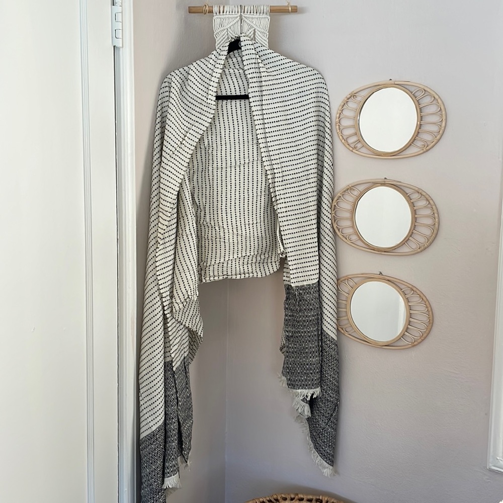 Black and white texture scarf